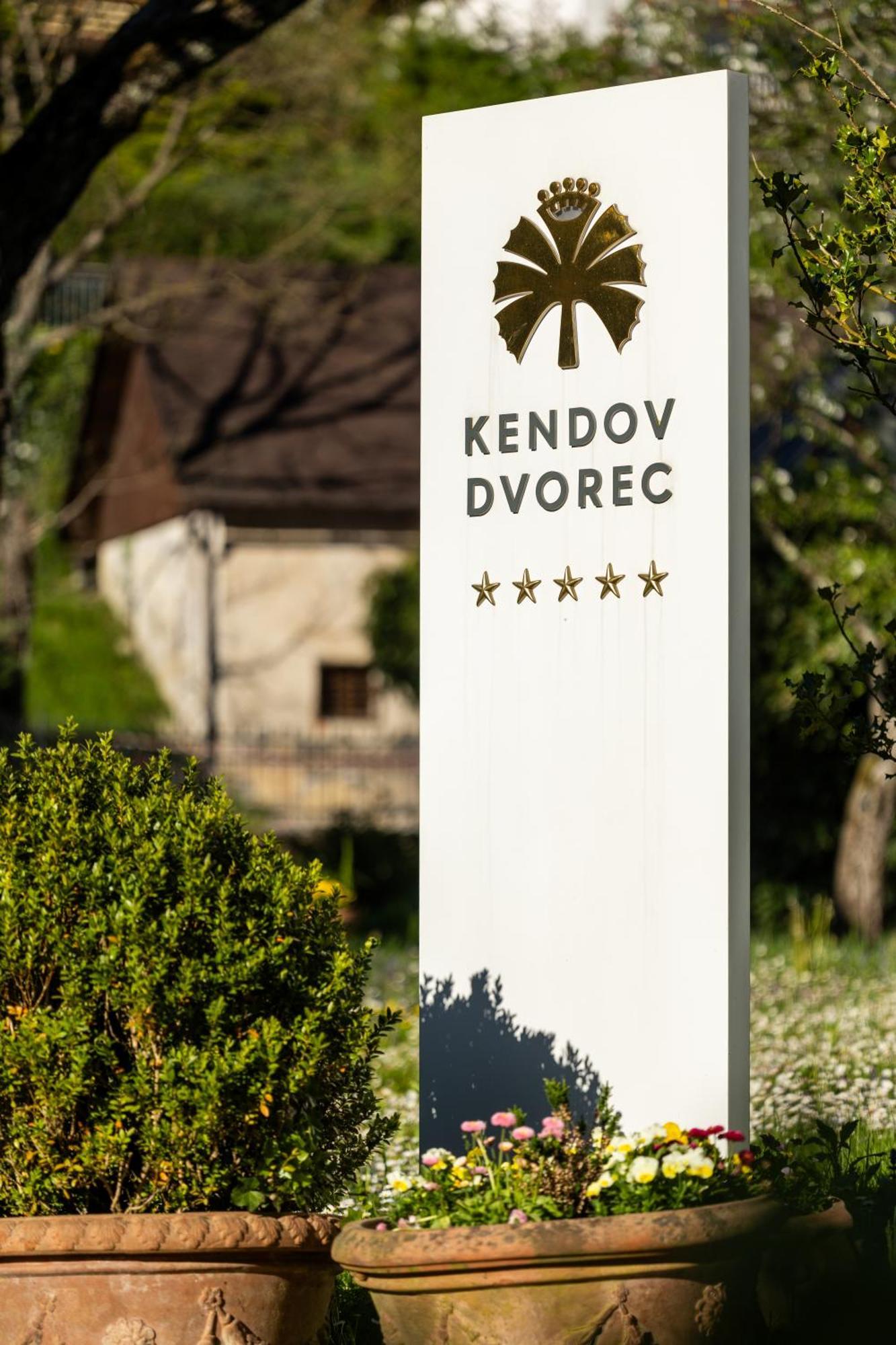 Kendov Dvorec Spodnja Idrija Exterior photo